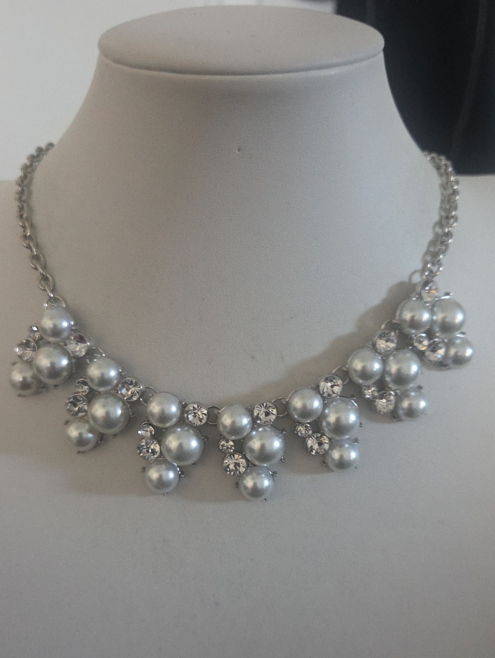 Paparazzi Renown Refinement White Necklace NWT